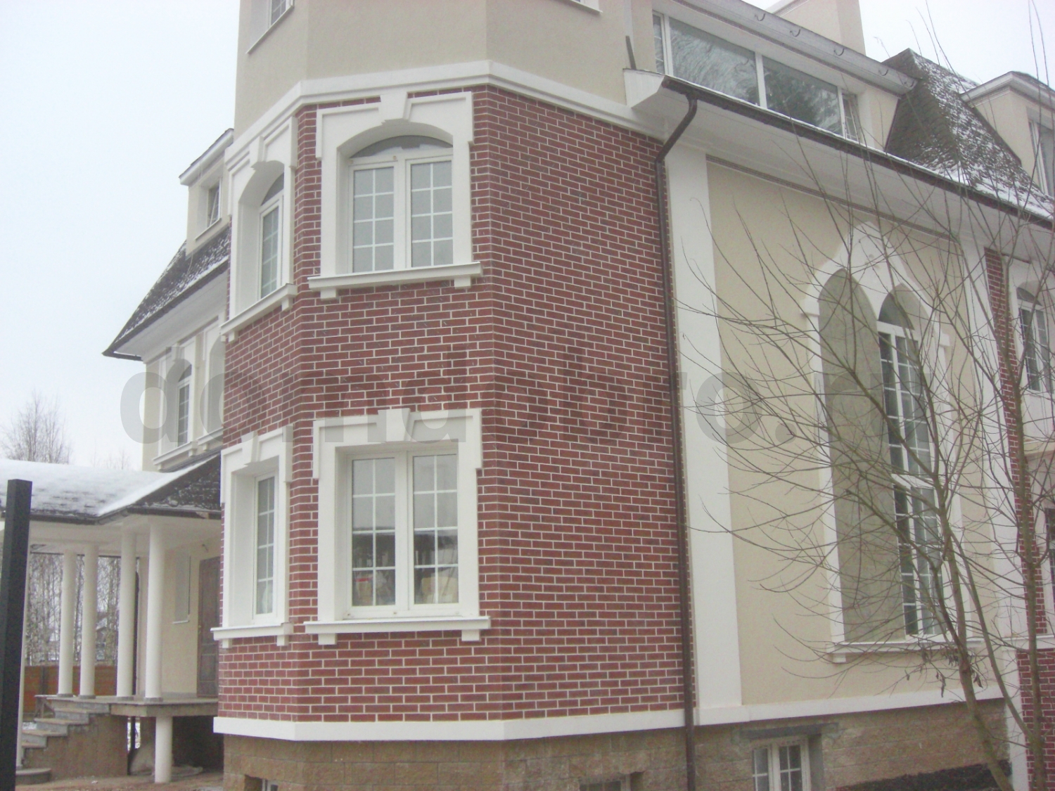 Трехэтажный дом с фасадом из клинкерной плитки Kitzbuhel