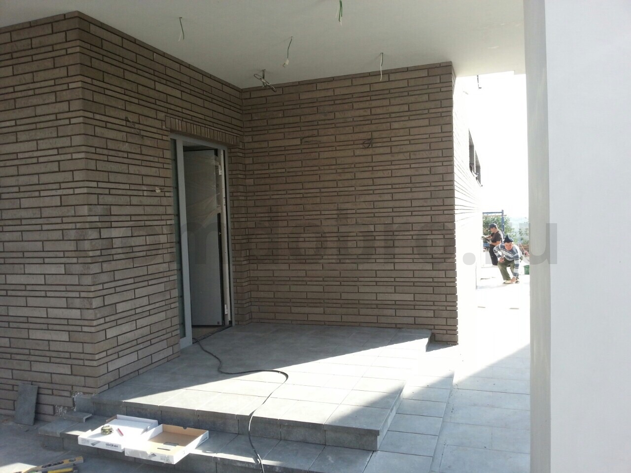 Клинкерная фасадная плитка Stroeher Zeitlos 237 для облицовки двухэтажного дома